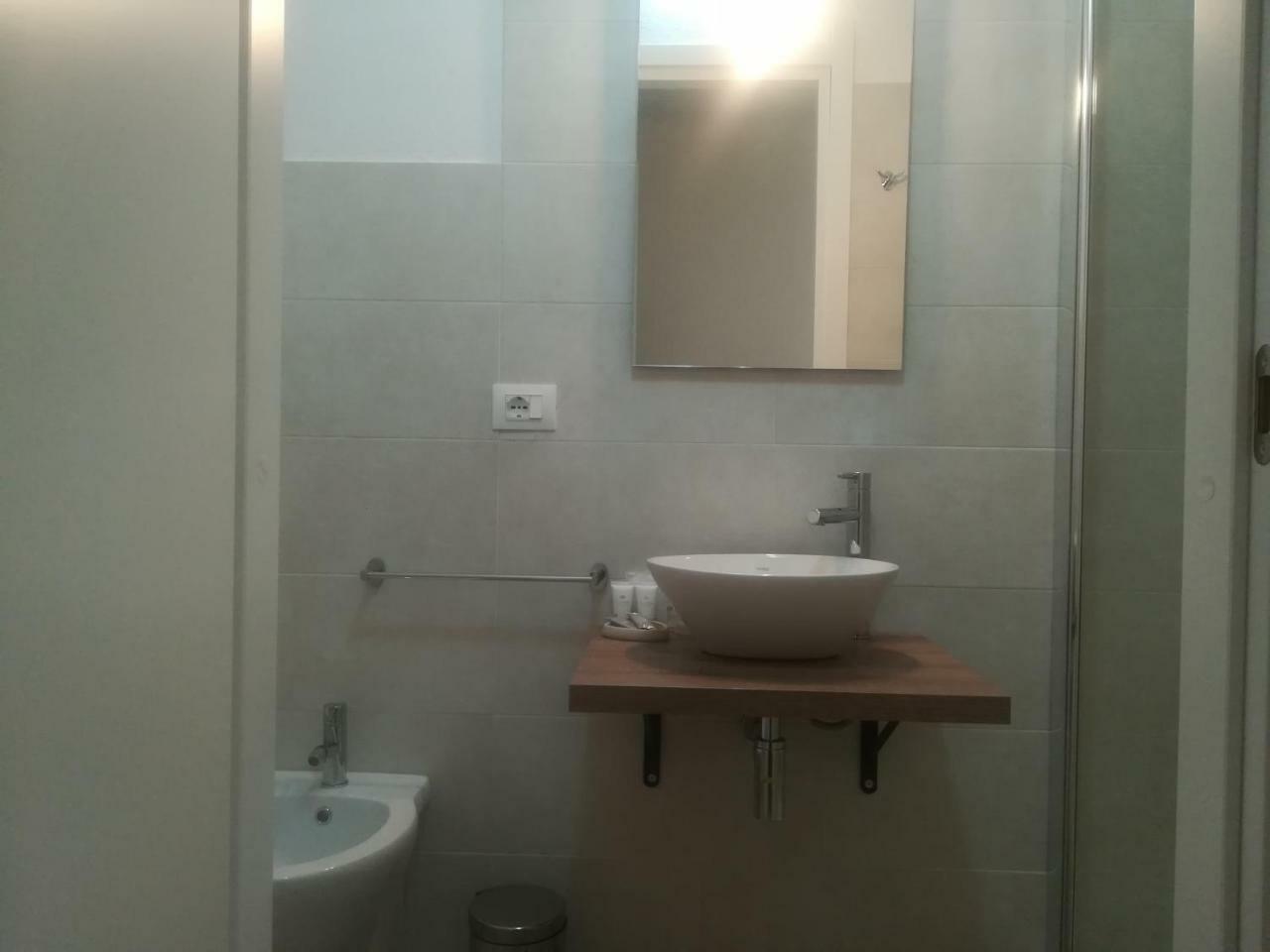 B.house Bed & Breakfast